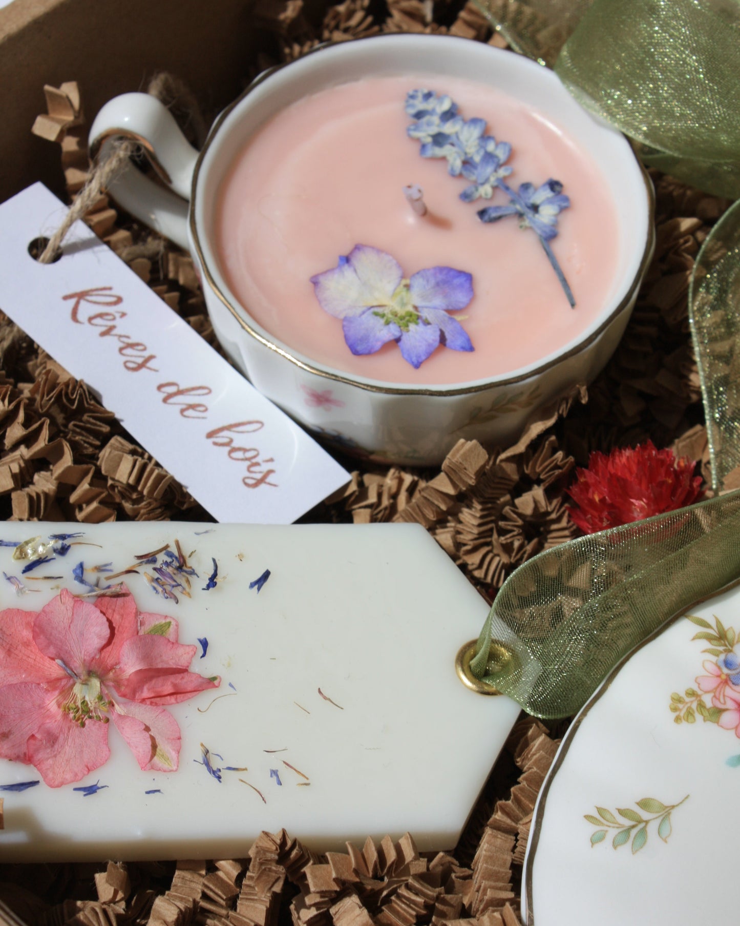 Pack Magnolia: vela en taza + ambientador de armario