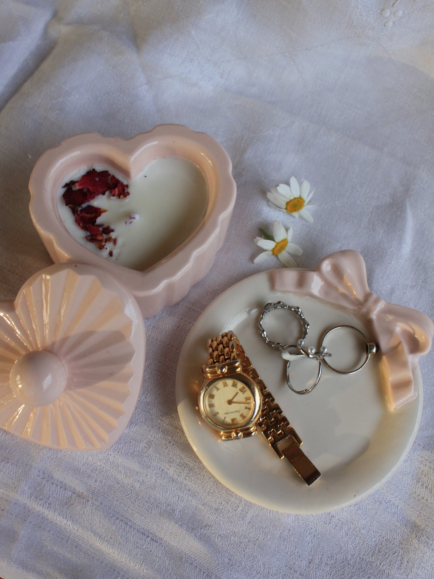 Pack Romántico: vela en tarro de corazón + platito lazo