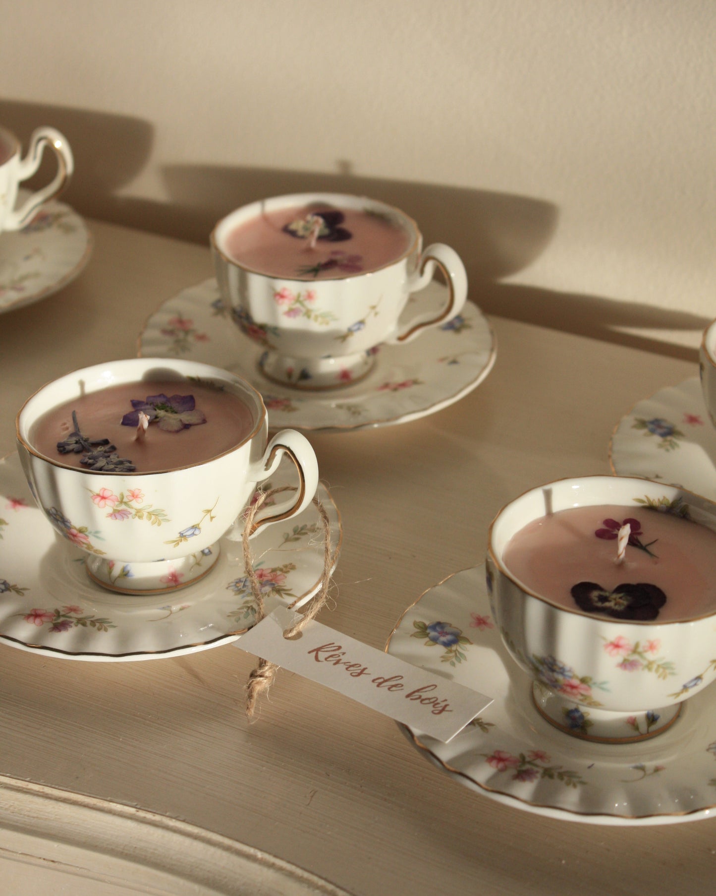 Pack Magnolia: vela en taza + ambientador de armario