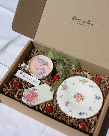 Pack Magnolia: vela en taza + ambientador de armario