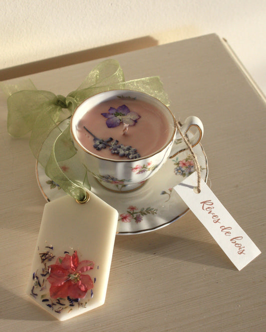 Pack Magnolia: vela en taza + ambientador de armario